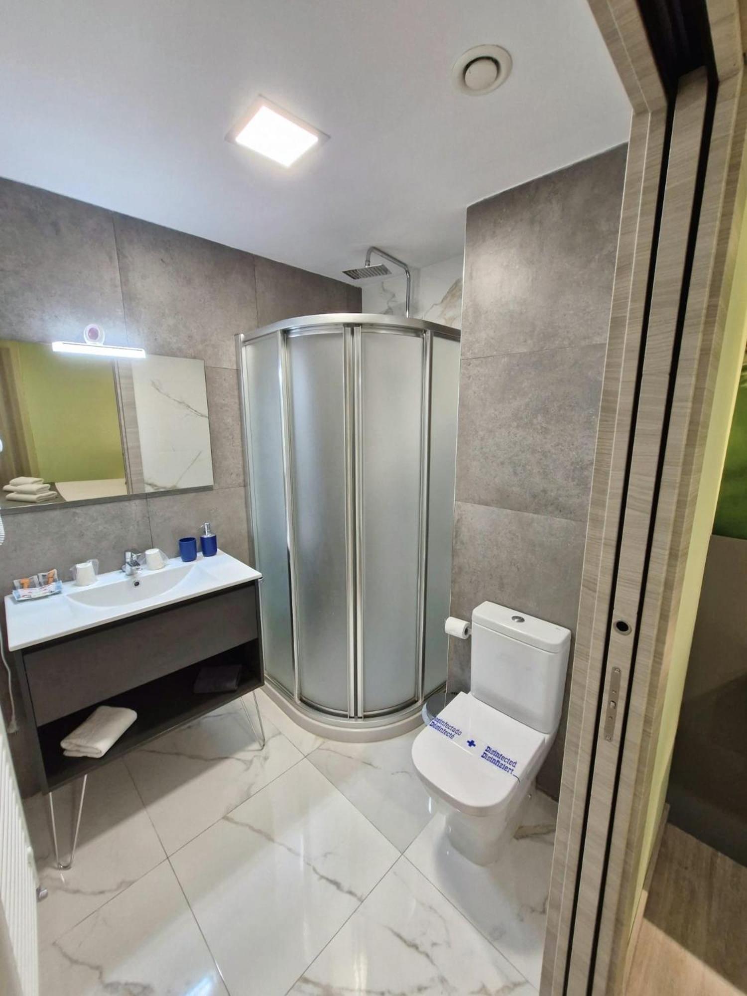 Feeling Home - Suites&Rooms ليون المظهر الخارجي الصورة