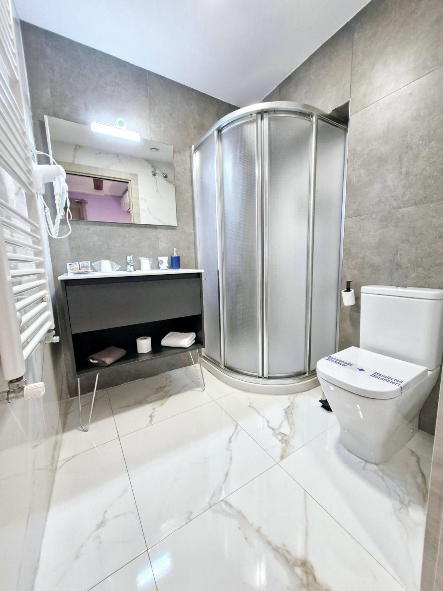 Feeling Home - Suites&Rooms ليون المظهر الخارجي الصورة