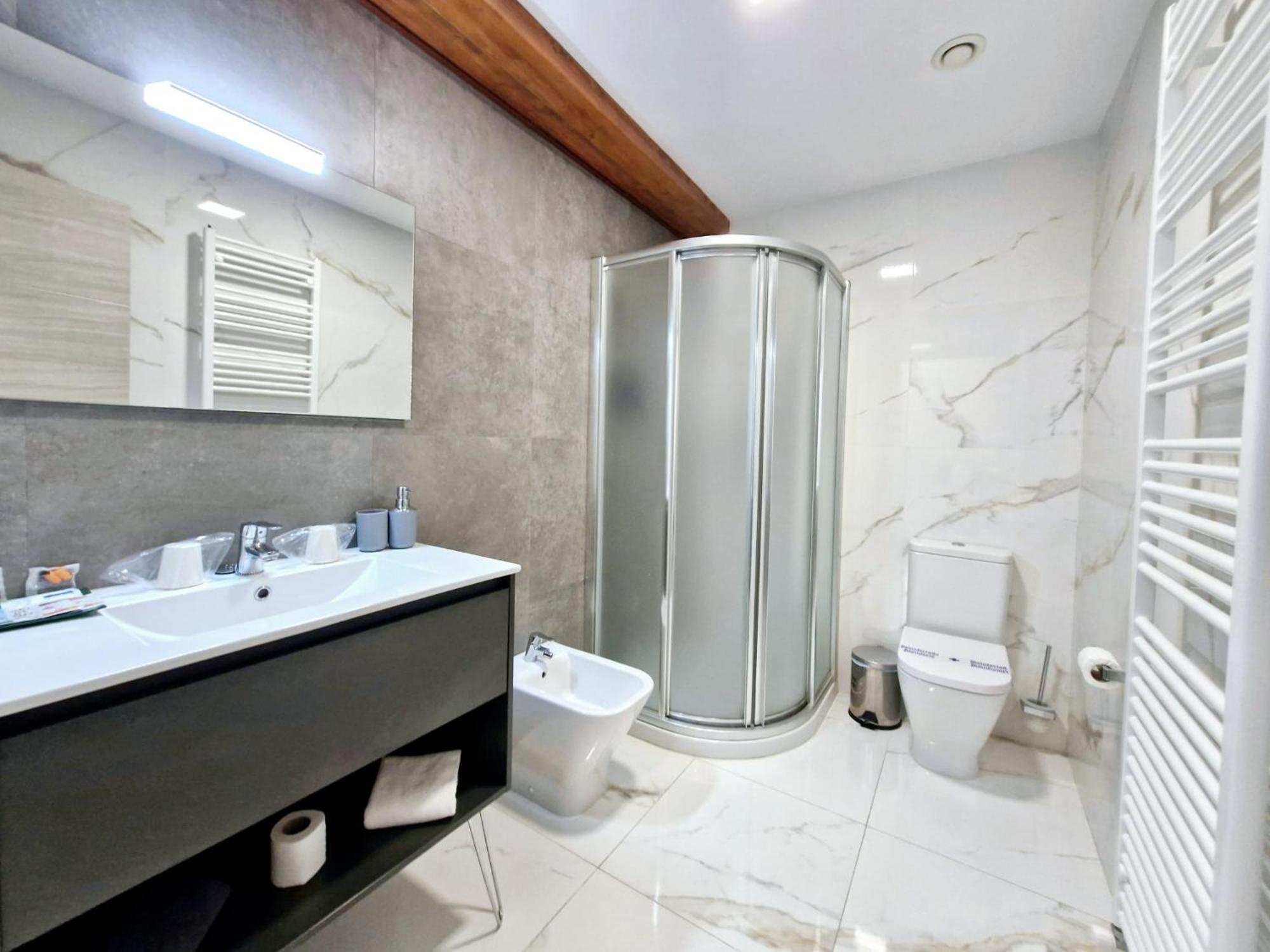 Feeling Home - Suites&Rooms ليون المظهر الخارجي الصورة